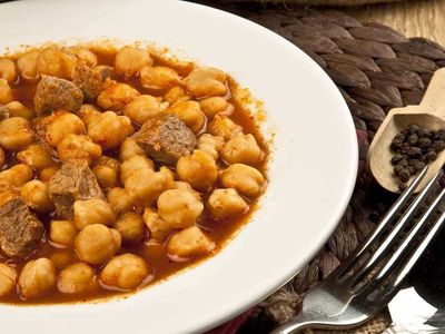 Etli nohut yemeği tarifi : en güzel ve lezzetli etli nohut yemeği nasıl yapılır? Etli nohut yemeği malzemeleri ve pratik tarifi