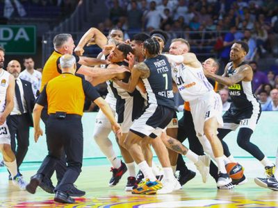 Euroleague’de olaylı karşılaşma: Yumruklar havada uçuştu