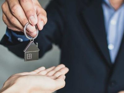 Ev sahibi evi satarsa kiracı evden çıkmak zorunda mı? Evde oturan kiracının evin satılması durumunda sahip olduğu haklar