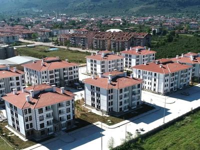 Ev sahibi olmak isteyenler merak ediyor: TOKİ taksitleri mi banka kredileri mi?