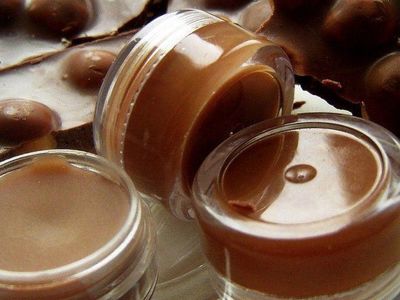 Evde Çikolatalı Dudak Kremi Yapımı