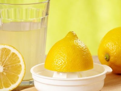 Evde Ferahlatıcı Limonata: Taze Limonlarla Yapabileceğiniz Kolay Tarif!