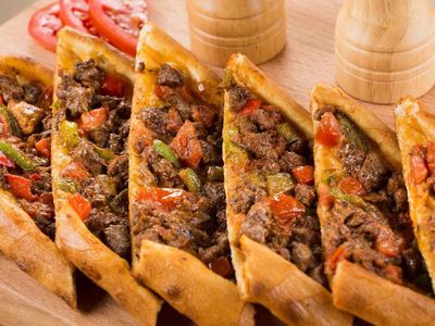 Evde kıymalı pide yapmak hiç bu kadar kolay olmamıştı! Bu lezzeti tattıktan sonra dışarıda pide yemeyeceksiniz