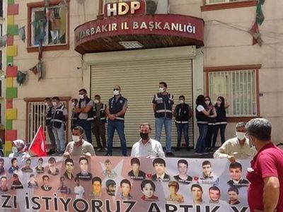 Evlat Nöbetlerine Devam Eden Anneler 627'nci Gününe Girdi