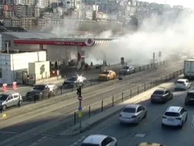 Eyüpsultan'da korkutan yangın: Pompaya çarpan araç alev aldı