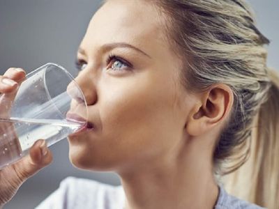 Ezan devam ederken su içilir mi? Ezan devam ederken su içilirse oruç bozulur mu? Sahurda su içmek ne zaman bırakılmalı? Diyanet açıkladı