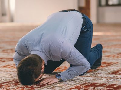 Ezan Okunurken Namaz Kılınır mı?