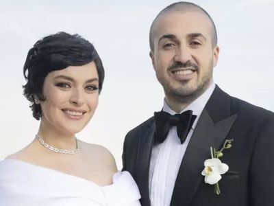 Ezgi Mola anne oldu! Ünlü oyuncu ve eşi Mustafa Aksakallı oğullarını kucaklarına aldı