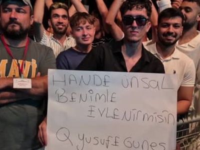 Kumluca'da bal festivalinde evlilik teklifi ve Hande Ünsal'ın ilginç yorumu