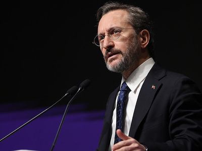 Fahrettin Altun'dan yapay zeka uyarısı: Halkı bunların eline bırakmamalıyız