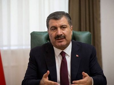 Fahrettin Koca’dan sosyal medyada gündem olan toplu aşı söylentilerine cevap: Toplu aşı da kapanma da yok