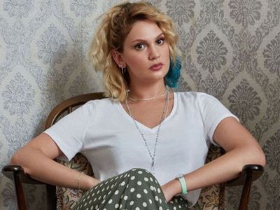 Farah Zeynep Abdullah'ın Bergen filminde seslendirdiği Bana Neler Vaadettin şarkısı sosyal medyada gündeme oturdu