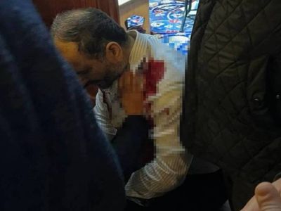 Fatih Camii’nde bıçaklı saldırı: İmamı yaralayan şahıs gözaltına alındı