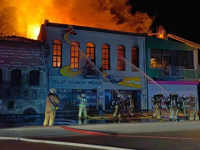 Fatih’te büyük yangın: Balat Oyuncak Müzesi küle döndü