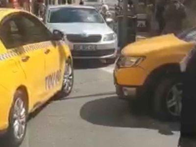 Fatih'te yaşlı kadını almayan taksiciler trafikten men edildi