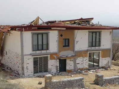 Fay hattı üzerine yapılmıştı: Milyonluk ev kağıt gibi dağıldı