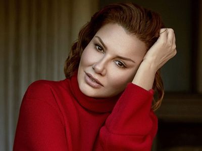 Fazla kilolarından kurtulmak için mide küçültme ameliyatı olan Deniz Seki bu kez de gözlerini çizdirdi