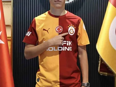 Galatasaray, Aleksey Batrakov ile uzun vadeli anlaşmaya vardı