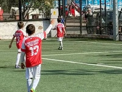 Minik futbolcular Cumhuriyet coşkusu ile sahada yeteneklerini gösterdi