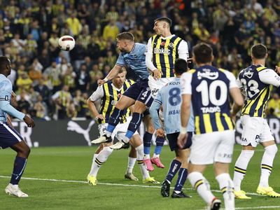 Fenerbahçe-Adana Demirspor maçında tartışılan pozisyon: Penaltı mı değil mi?