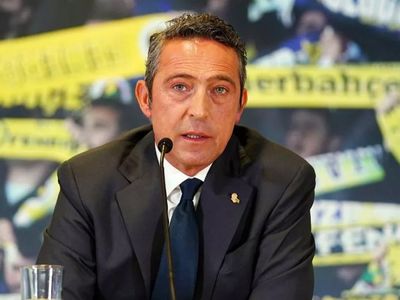 Fenerbahçe Başkanı Ali Koç takımda kadro dışı bırakılan Mesut Özil'in takımdaki geleceği hakkında konuştu! Mesut Özil takımdan ayrılacak mı?