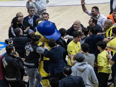 Fenerbahçe Beko Monaco’ya mağlup oldu: Maç sonrası ortalık karıştı