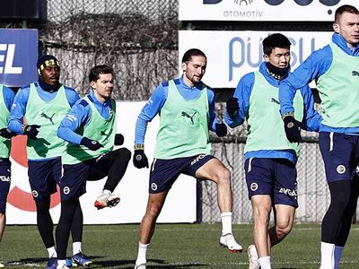 Fenerbahçe İki Futbolcusunun Koronavirüs Testinin Pozitif Çıktığını Duyurdu!