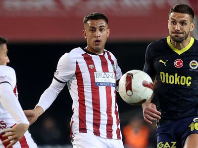 Fenerbahçe şampiyonluk ağır yaralı: Sivasspor ile berabere kaldı