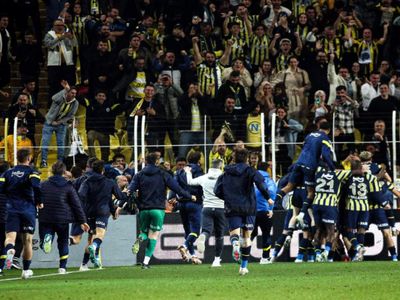 Fenerbahçe şampiyonluk yarışına tutundu: Son dakika golüyle zafer geldi