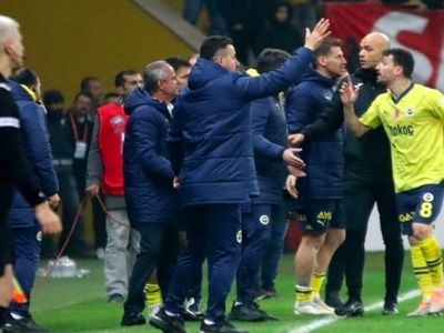 Fenerbahçe taraftarları çileden çıktı: Mert Hakan Yandaş’a tepkiler çığ gibi büyüyor