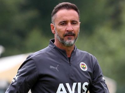 Fenerbahçe Teknik Direktörü Vitor Pereira'dan Takımla Kritik Toplantı!