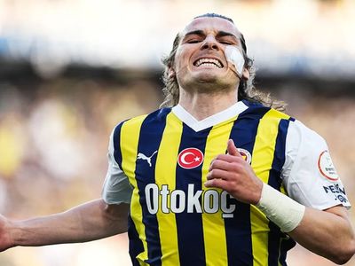 Fenerbahçe transferde mutlu sona ulaştı: Milli oyuncuyla 3+1 yıllık sözleşme imzalandı