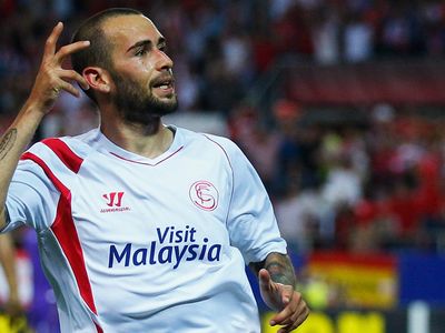 Fenerbahçe ve G.Saray'dan Sevilla'nın Sağ Beki Aleix Vidal'e Sıkı Markaj