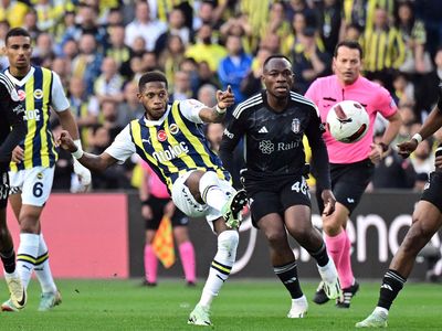 Fenerbahçe zirve yarışını bırakmadı: Beşiktaş'ı evinde mağlup etti