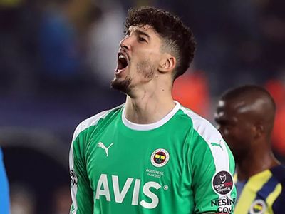 Fenerbahçe'de Altay Bayındır, Göztepe karşısında aldıkları galibiyetin ardından kalan haftalarda galibiyet serilerini devam ettirmek istediklerini söyledi
