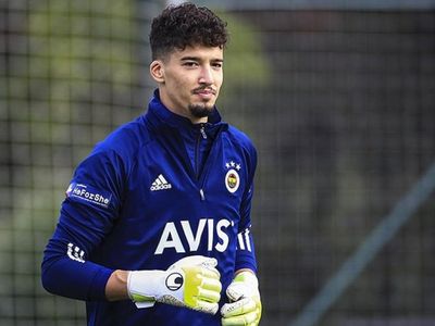 Fenerbahçe'de Altay Bayındır Taraftarlara Seslendi!