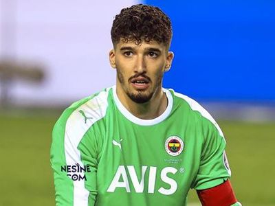 Fenerbahçe'de Altay Bayındır'ın iç transferi için yönetim harekete geçti!