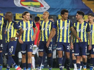 Fenerbahçe'de Antwerp Maçında Kaptan Olacak İsim Belli Oluyor!