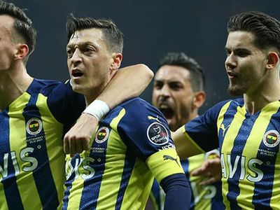 Fenerbahçe'de Ferdi Kadıoğlu Dikkatleri Üzerine Çekti!