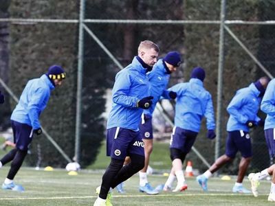 Fenerbahçe'de Futbolcular Hüseyin Göçek'e Sitem Etti!