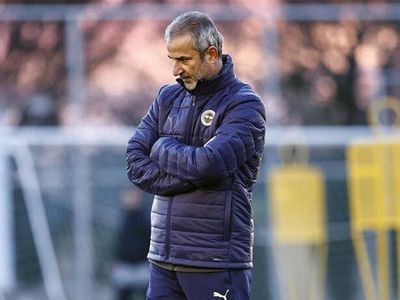 Fenerbahçe'de İsmail Kartal, Konyaspor maçının önemine dikkat çekerek ikincilik hedefleri hakkında futbolcularıyla görüştü