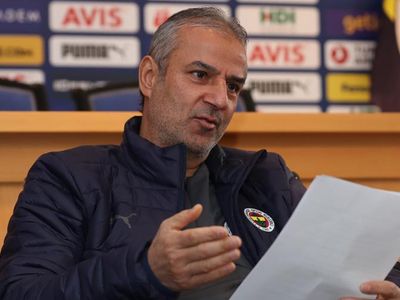 Fenerbahçe'de İsmail Kartal, Trabzonspor derbisi öncesi basın mensuplarına açıklamalarda bulundu