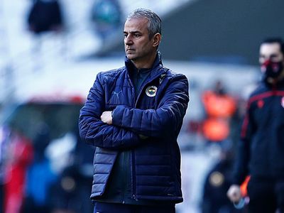Fenerbahçe'de İsmail Kartal Zorlu Fikstür Öncesi Takımla Toplantı Yaptı!