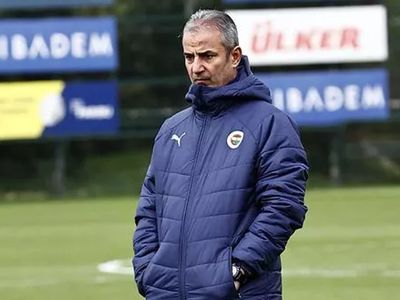 Fenerbahçe'de İsmail Kartal'dan Antalya Kampında Kritik Toplantı!