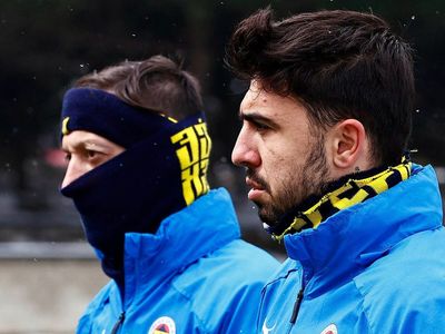Fenerbahçe'de kadro dışı kalan Mesut Özil ve Ozan Tufan'a tesislerde antrenman yasağı geldi!
