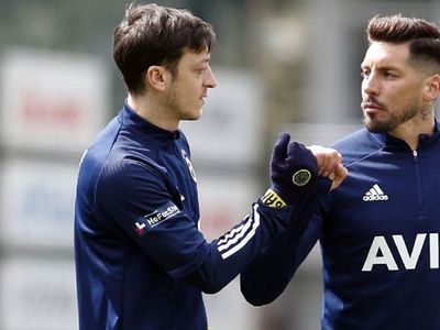 Fenerbahçe'de Kamp Kadrosu Açıklandı
