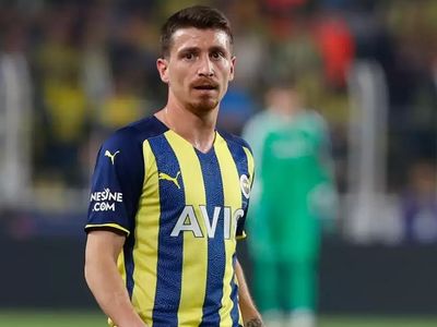 Fenerbahçe'de Mert Hakan Yandaş, A Milli Takım'a çağrılmamış olmasına adeta isyan etti! Fenerbahçe'de oynadığı için çağrılmadığını söylemesi büyük tepki topladı