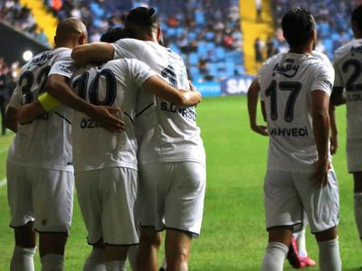Fenerbahçe'de Mesut Özil Antwerp Maçı İçin Belçika'ya Götürülmedi!