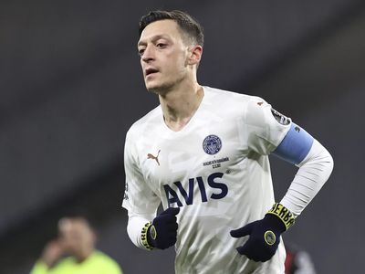 Fenerbahçe'de Mesut Özil, Trabzonspor maçı öncesi İsmail Kartal'dan forma şansı bekliyor