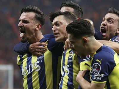 Fenerbahçe'de Olympiakos Maçı Öncesi Mesut Özil Sakatlandı!